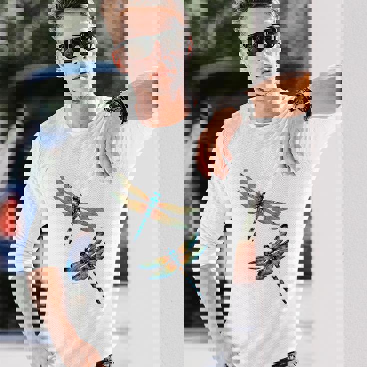 トンボ、飛ぶ昆虫のトンボ、トンボ。 長袖Tシャツ 彼への贈り物