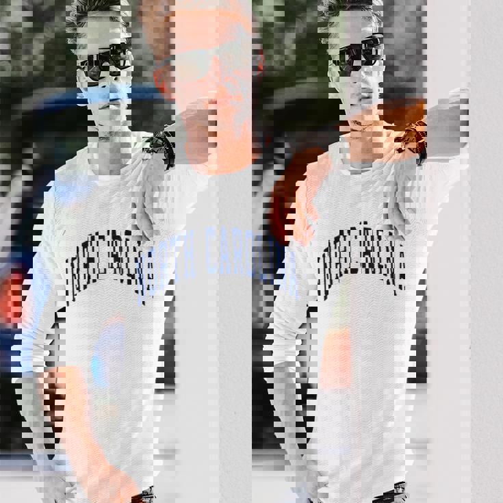 ノースカロライナ代表チームのスタイル ネイビーテキスト 長袖tシャツ 長袖Tシャツ 彼への贈り物