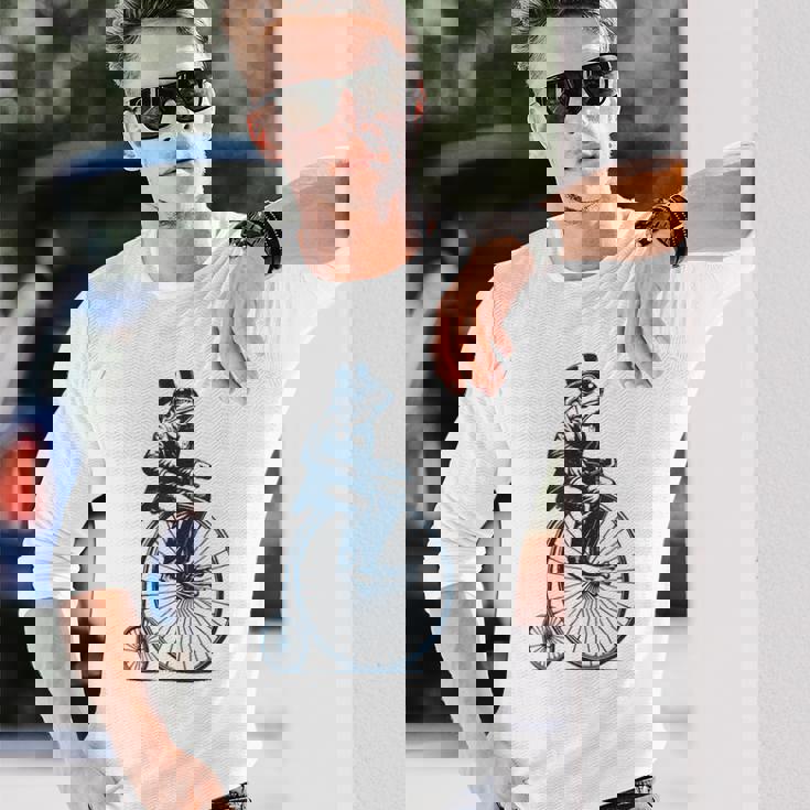 ビンテージのペニーファージング自転車に乗る粋なカエルのサイクリスト 長袖Tシャツ 彼への贈り物