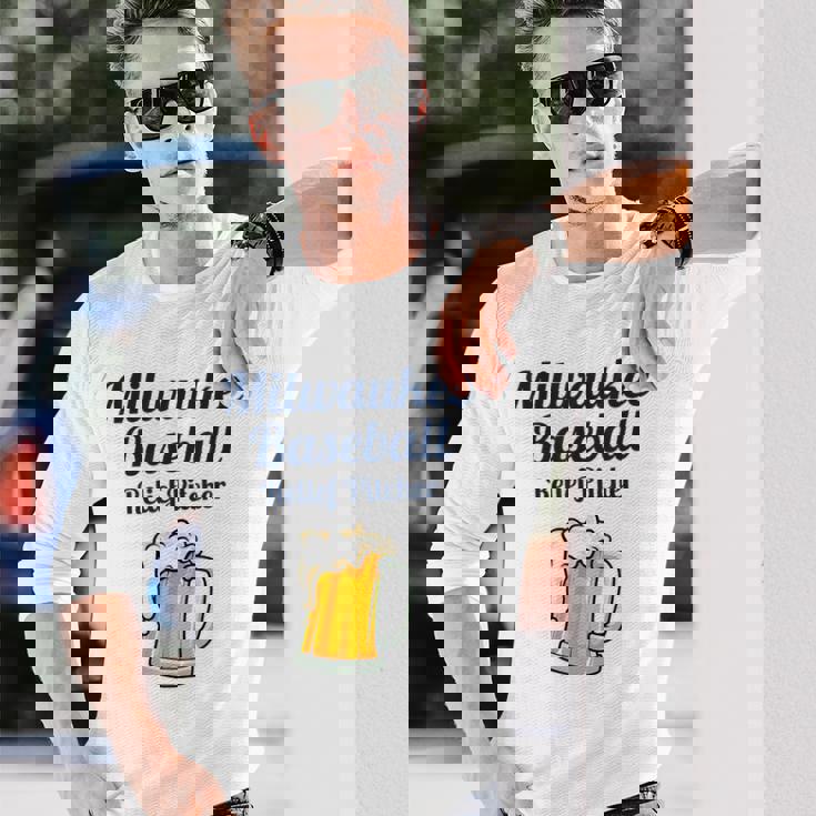 ミルウォーキービールと野球リリーフピッチャー 長袖Tシャツ 彼への贈り物