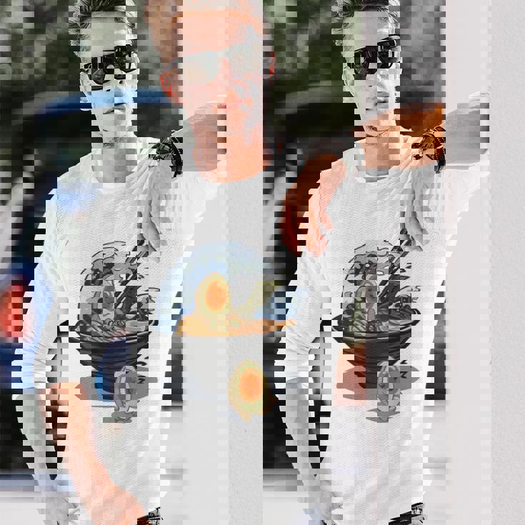 ラーメン 海 波 寝ぼける たまご 長袖Tシャツ 彼への贈り物