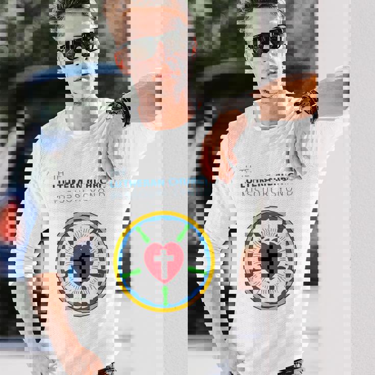 ルーテル教会 ミズーリ州会議 Lcms ローズシールロゴ 長袖Tシャツ 彼への贈り物