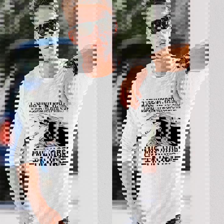 レコード屋に閉じ込められたビニールレコードを救出する 長袖Tシャツ 彼への贈り物