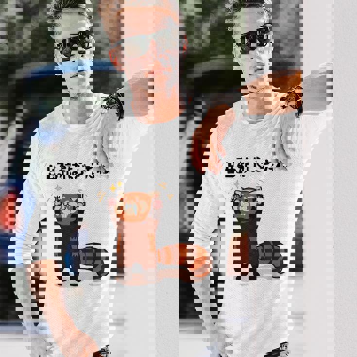 出る杭はぶーたれる レッサーパンダ ネタ ことわざ ことわざのもじり ジョーク ギャグ ダジャレ ツッコミ おもしろ 長袖Tシャツ 彼への贈り物