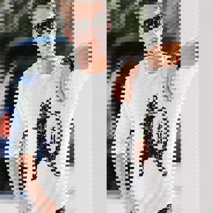 太極拳の練習をしている陽気な猫 陰陽 長袖Tシャツ 彼への贈り物