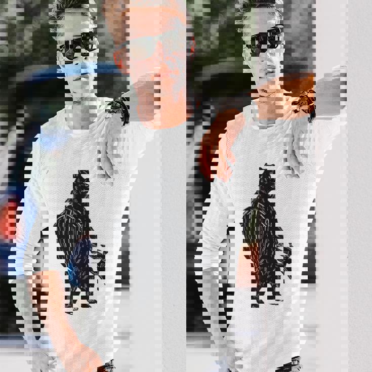 斧と盾を持った熊 中世の熊 バイキング 長袖Tシャツ 彼への贈り物