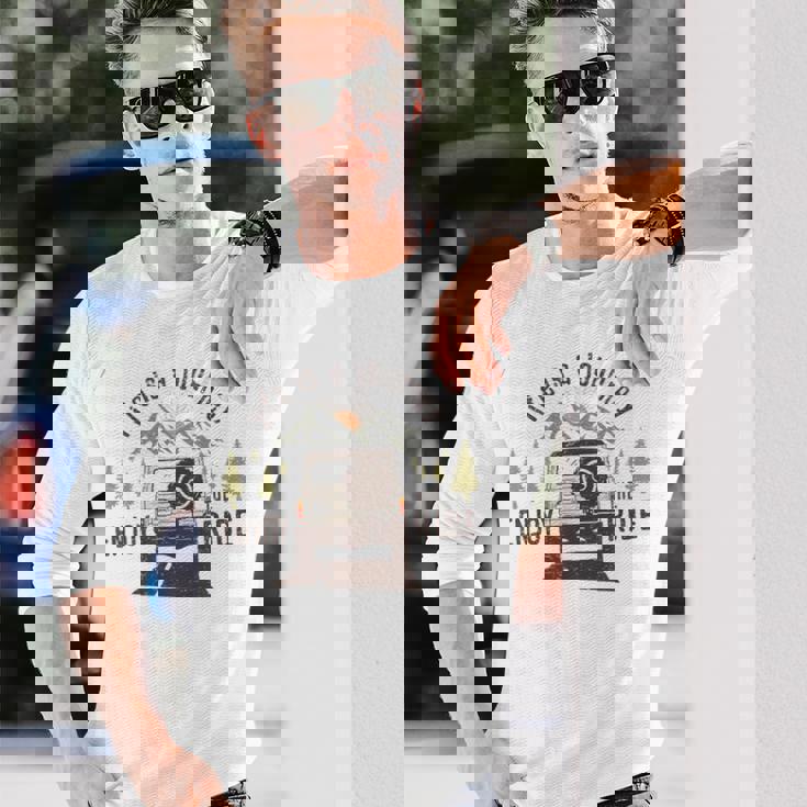 旅 おもしろ キャンプ 楽しい 登山 アウトドア キャンピングカー 人生は旅だ 長袖Tシャツ 彼への贈り物