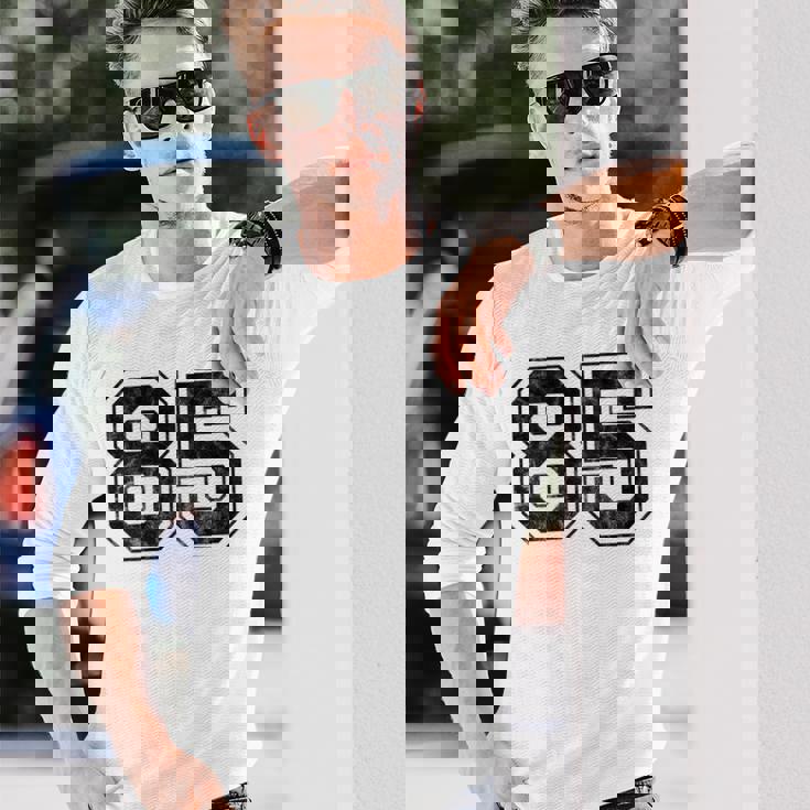 背中に85番 長袖Tシャツ 彼への贈り物