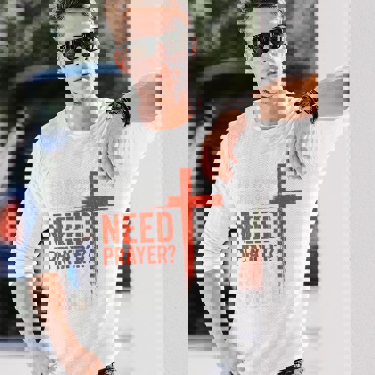 親愛なる私の後ろにいる人は祈りが必要だ、私の肩をたたいて信仰を 長袖Tシャツ 彼への贈り物