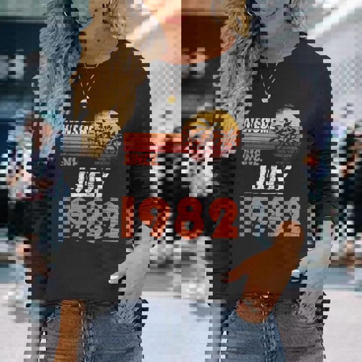 1982年7月から素晴らしい。男女の誕生日。 長袖Tシャツ 彼女への贈り物