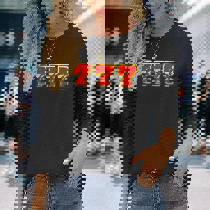 777 スリーセブン【スロット カジノ ラッキー7】数字 文字 シンプル デザイン 長袖Tシャツ 彼女への贈り物