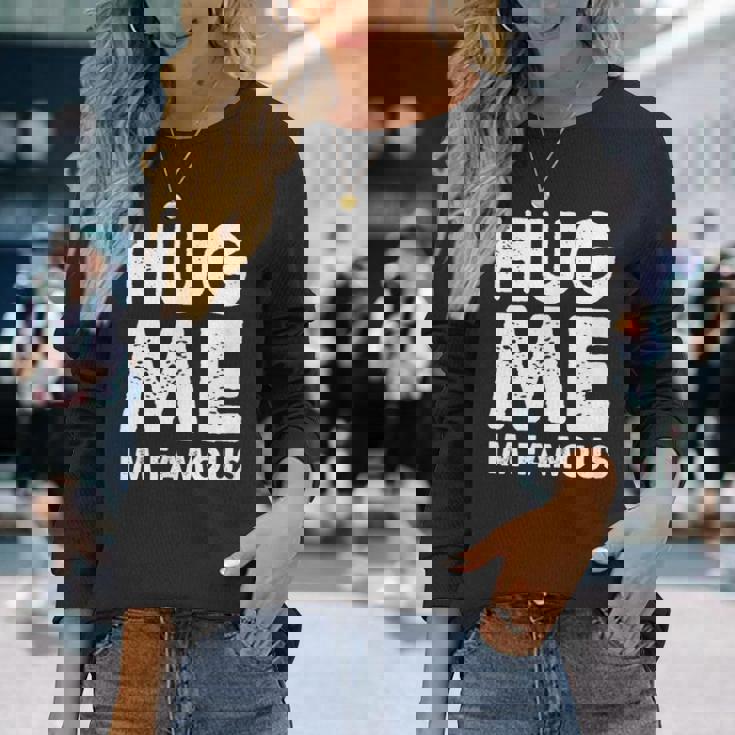 Hug Me I'm Famous ファニーハガー 長袖Tシャツ 彼女への贈り物