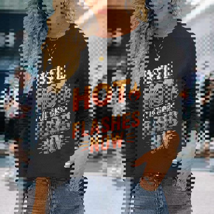 I'mtill Hot It Just Comes In Flashes Now 長袖Tシャツ 彼女への贈り物