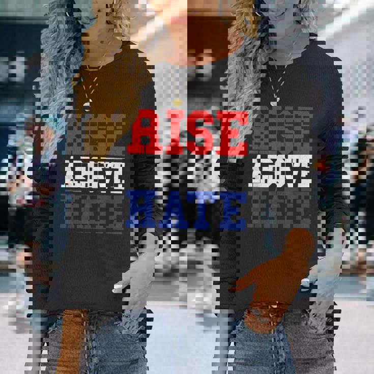 Rise Above Hate Red And Blue America 長袖Tシャツ 彼女への贈り物