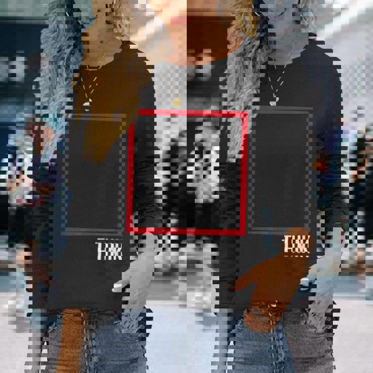 Think Outside The Box 哲学者、本好き、オタクのためのデザイン 長袖Tシャツ 彼女への贈り物