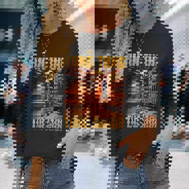 Tung Tung Tungahur Meme Brainrot 長袖Tシャツ 彼女への贈り物