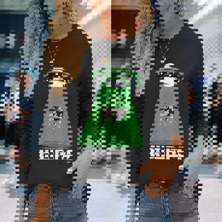 Ufo Cow Abduction Ufo Alien Abduction 長袖Tシャツ 彼女への贈り物