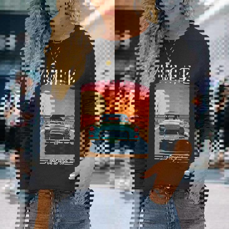 Yuma Az レトロハイウェイ ノスタルジック ヴィンテージカーデザイン 長袖Tシャツ 彼女への贈り物