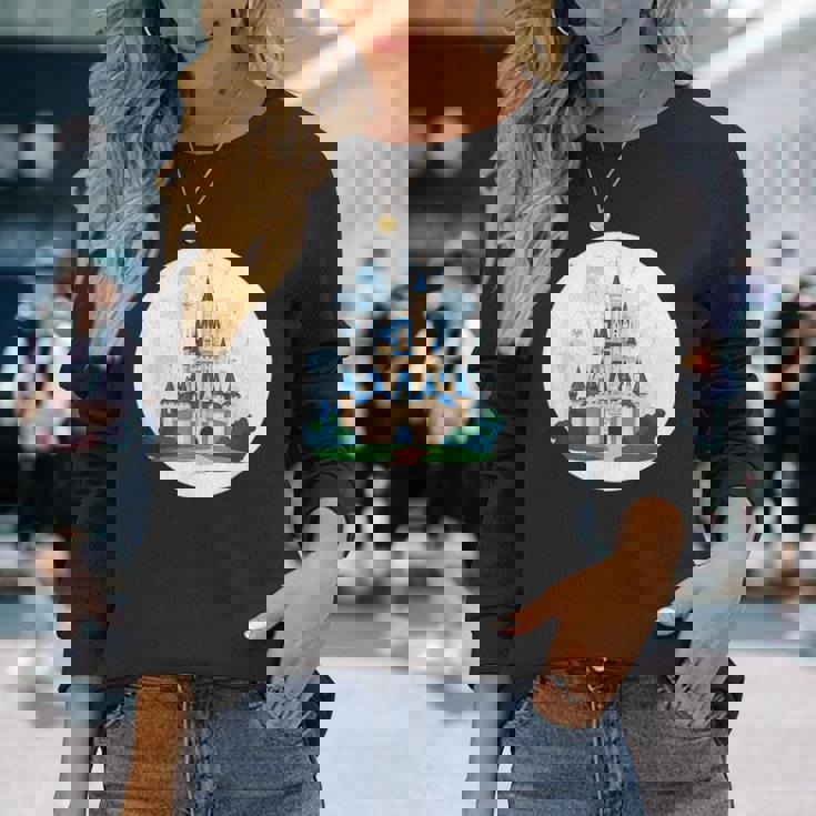 お城ファンのための花火のある素晴らしい魔法の王国 長袖Tシャツ 彼女への贈り物