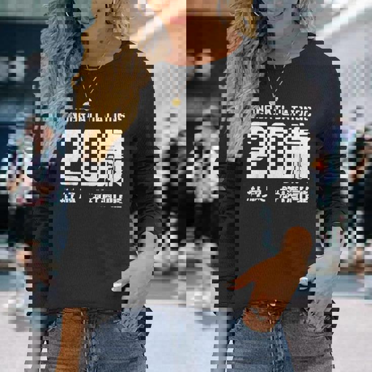 お誕生日 記念 二十歳 二十 誕生日おめでとう 成人 ハッシュタグ ネタ おもしろ 誕生日 長袖Tシャツ 彼女への贈り物