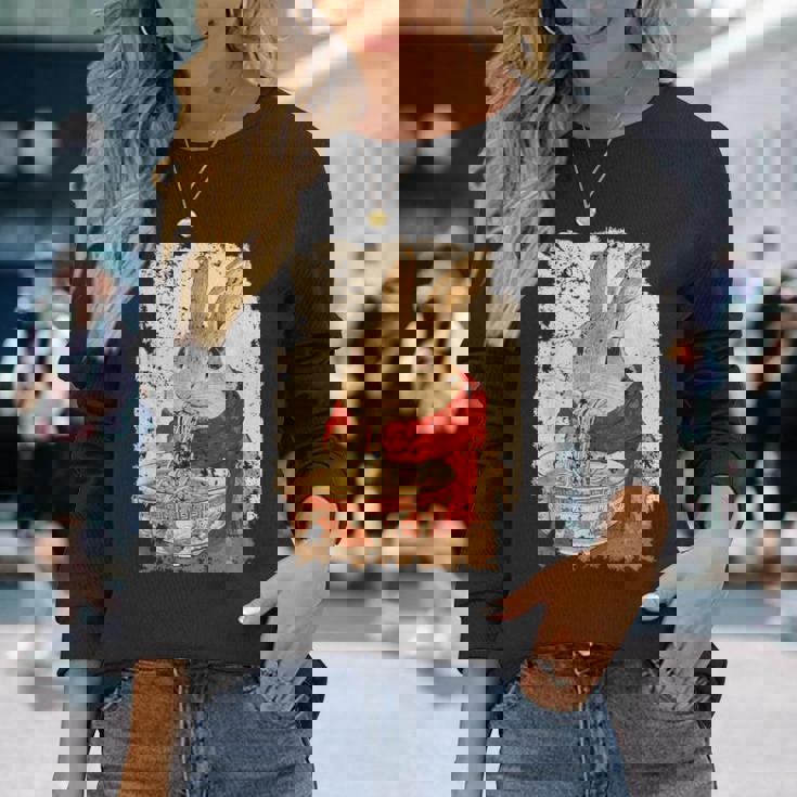 かわいいウサギが麺をすする 長袖Tシャツ 彼女への贈り物