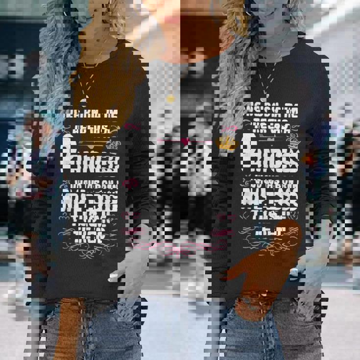 むかしむかし、あるところにお姫様がいました。1983年5月 誕生日 長袖Tシャツ 彼女への贈り物