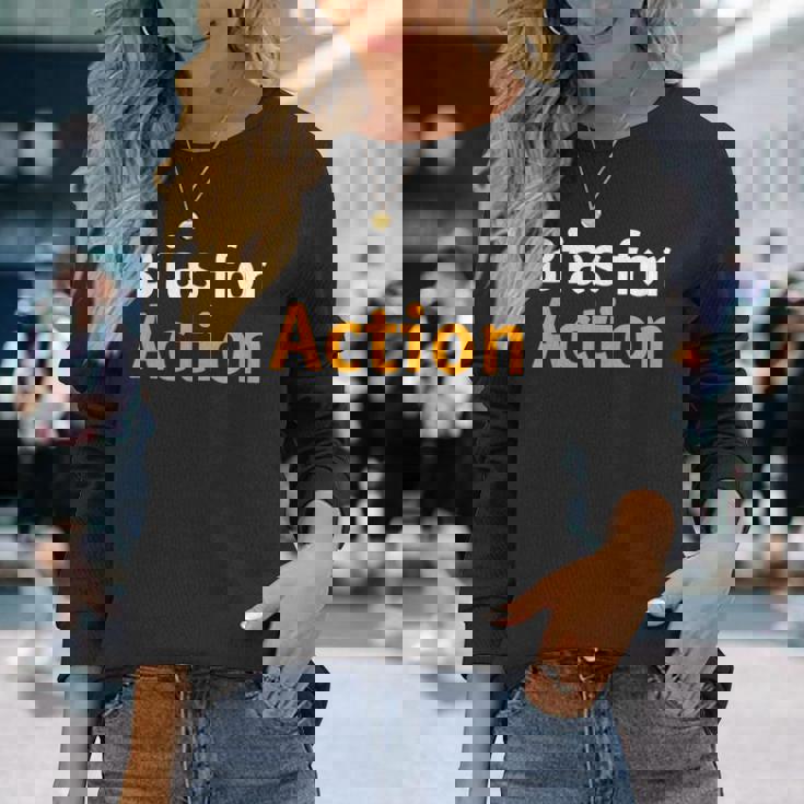 アクションへのバイアス 長袖Tシャツ 彼女への贈り物