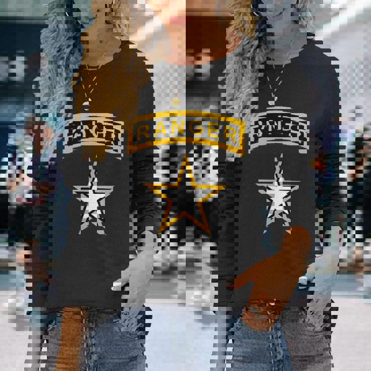 アメリカ合衆国陸軍レンジャータブとスターミリタリー。 長袖Tシャツ 彼女への贈り物