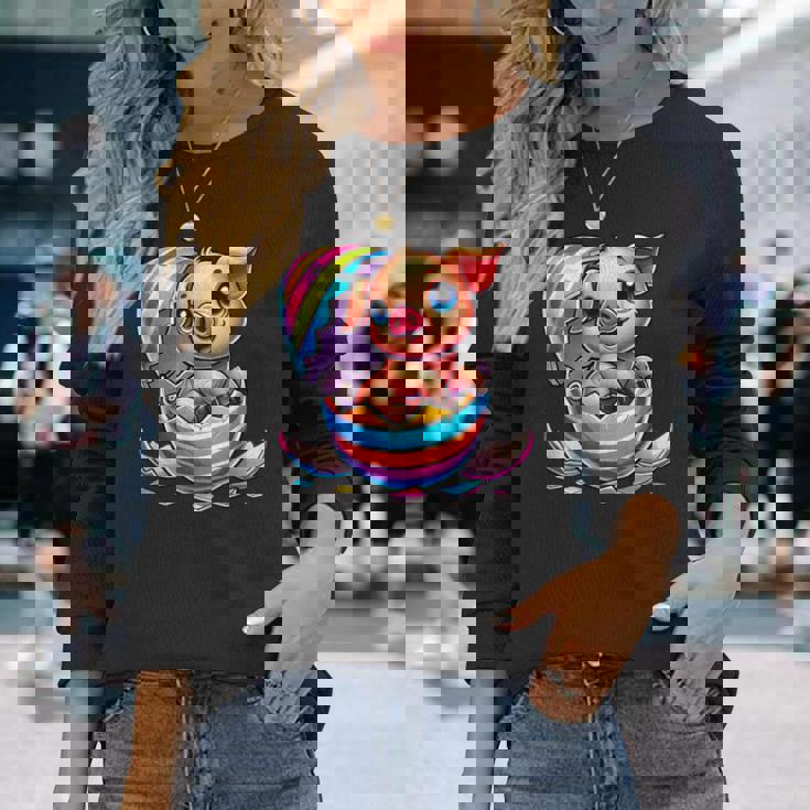 イースターエッグのかわいい赤ちゃん豚の漫画アート。 長袖Tシャツ 彼女への贈り物