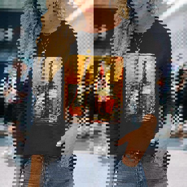 エレキギター好きのための酒とビールのロックギター 長袖Tシャツ 彼女への贈り物