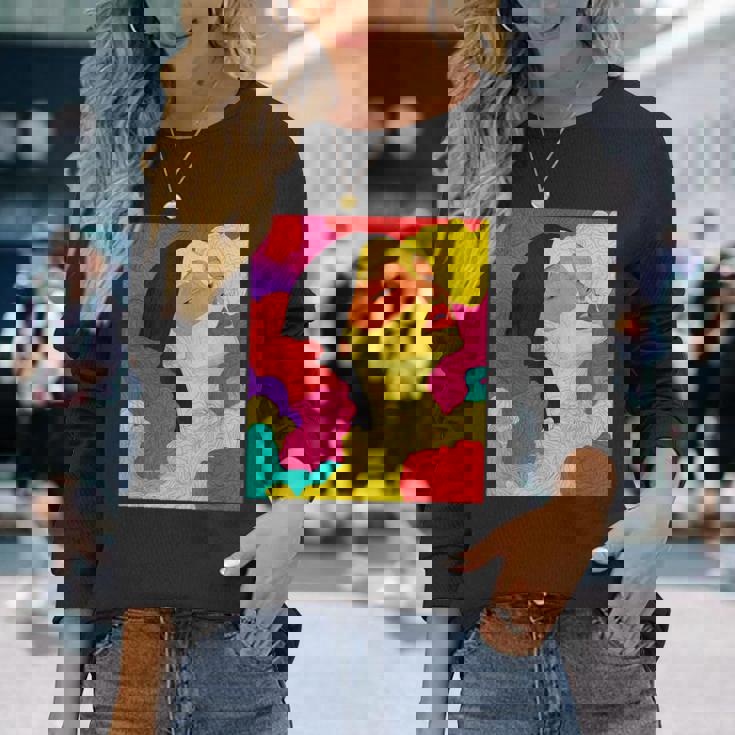 カラフルなドリームスケープ – シュールな顔と抽象的な波 長袖Tシャツ 彼女への贈り物