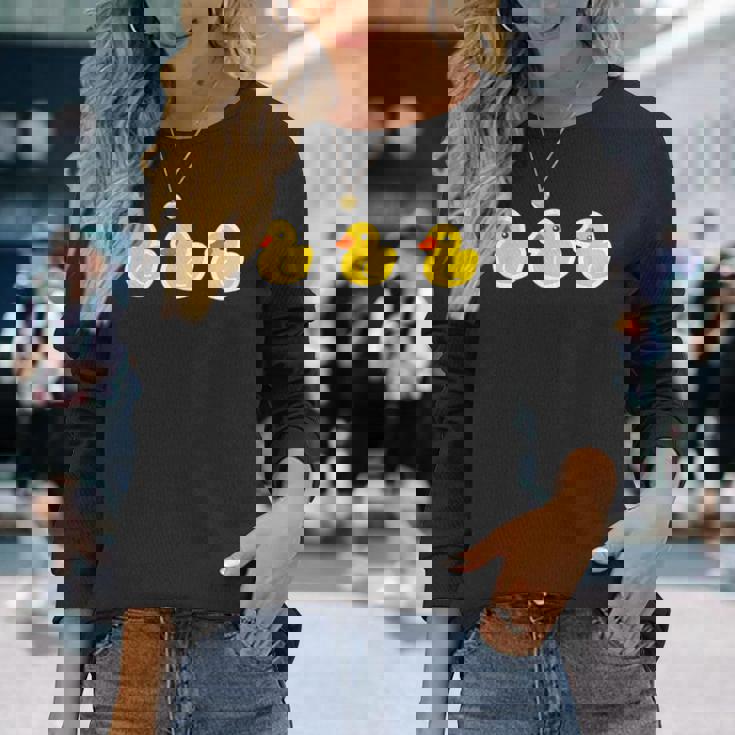 ゴムアヒル（3 スリー）黄色いアヒル お風呂のおもちゃ ラバーダック【ポップ イラスト】ゆるかわいい キャラクター 長袖Tシャツ 彼女への贈り物