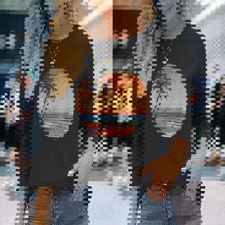 サンセット ビーチ ヤシの木 夏 バイブ レトロ トロピカル 夏 ビーチ 長袖Tシャツ 彼女への贈り物