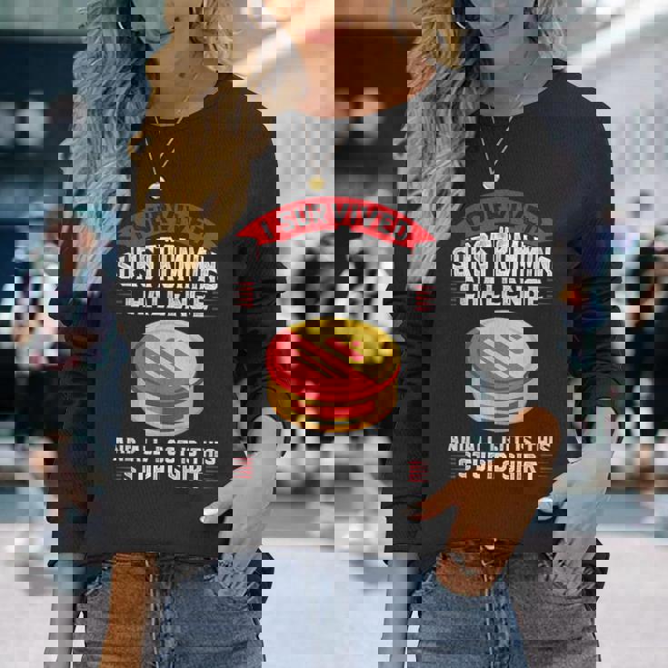 スウェーデンのシュールストレミング・チャレンジを生き延びた 長袖Tシャツ 彼女への贈り物