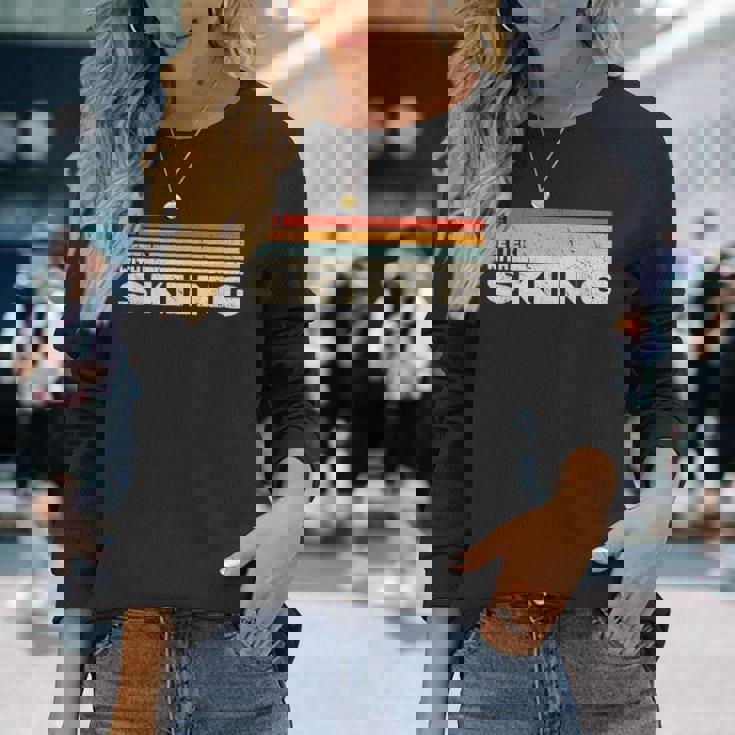 スキースノースキーヤーとレトロなスノウスキーで人生はより良い。 長袖Tシャツ 彼女への贈り物