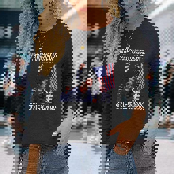 スティル・スタンディング・トランプ 2024 暗殺未遂 長袖Tシャツ 彼女への贈り物