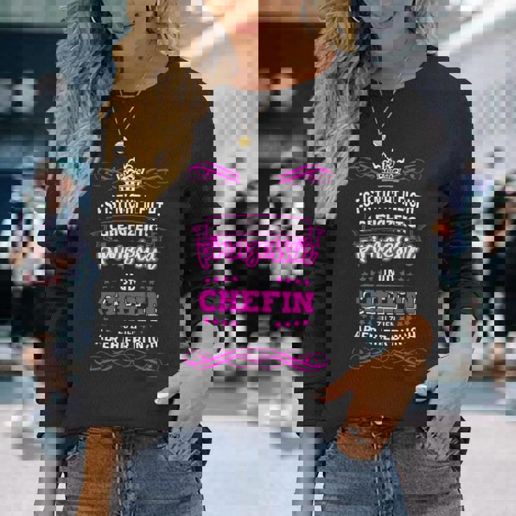 ドイツ語のテキスト「Gleichzeitig Prinzessin Chefin」と書かれた最高のシェフィンの言葉 長袖Tシャツ 彼女への贈り物