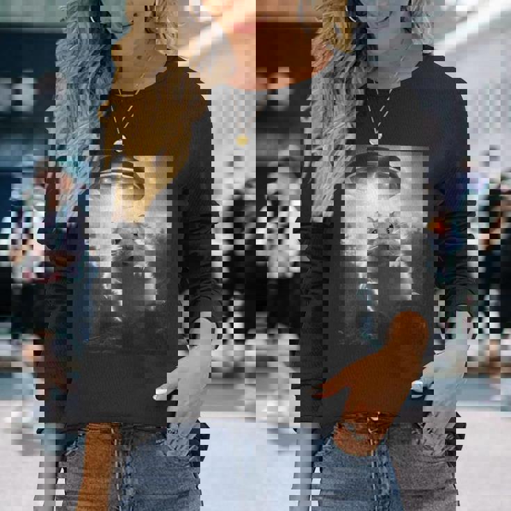 ハムスターを追うufo、クレイジーな動物、面白いハムスター 長袖Tシャツ 彼女への贈り物