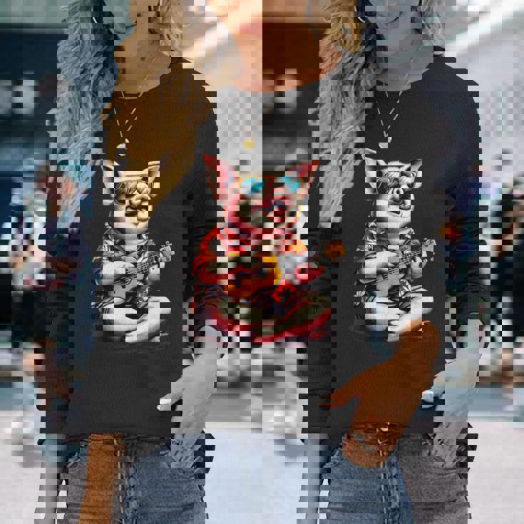 ハワイアンシャツを着たブタ、ウクレレ遊び。 長袖Tシャツ 彼女への贈り物