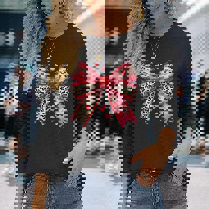 ハート付きピンクヒョウ柄リボン。 長袖Tシャツ 彼女への贈り物