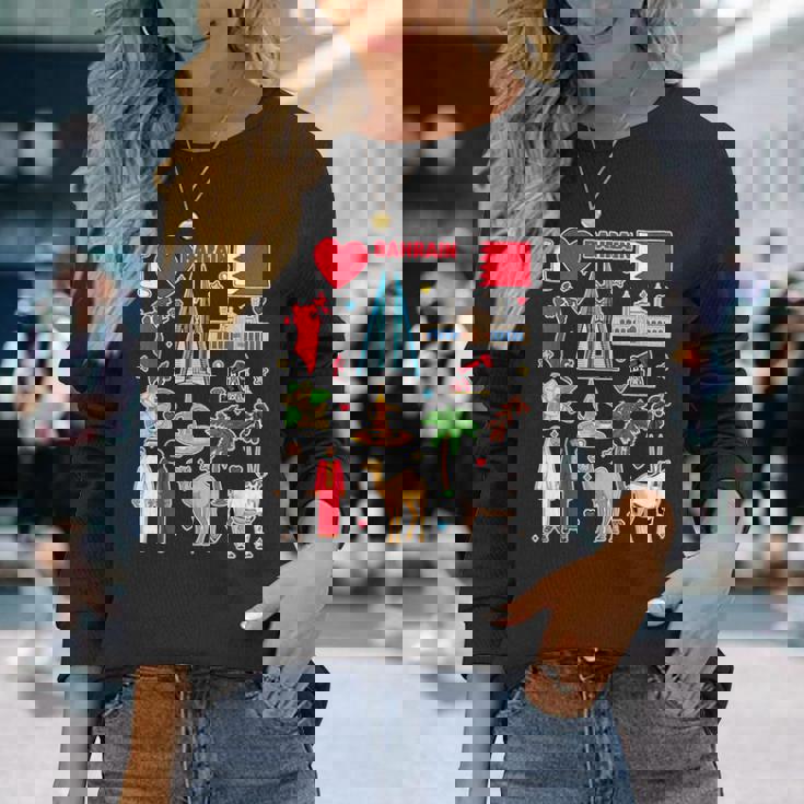 バーレーンの手描きシンボル、バーレーンの地図、文化的アイコン 長袖Tシャツ 彼女への贈り物