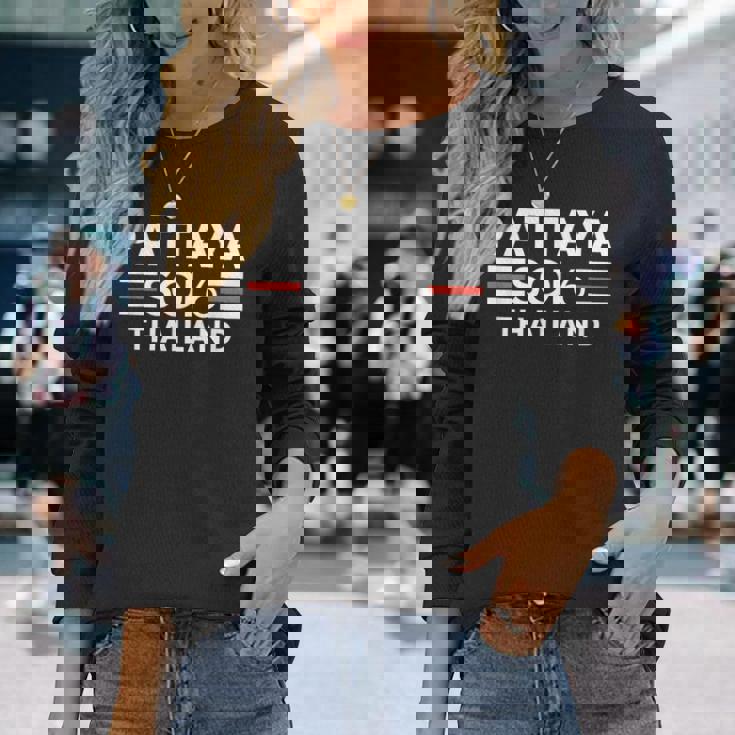 パタヤ・ソイ6 タイバー・パブ・パーティー・グラフィック 長袖Tシャツ 彼女への贈り物