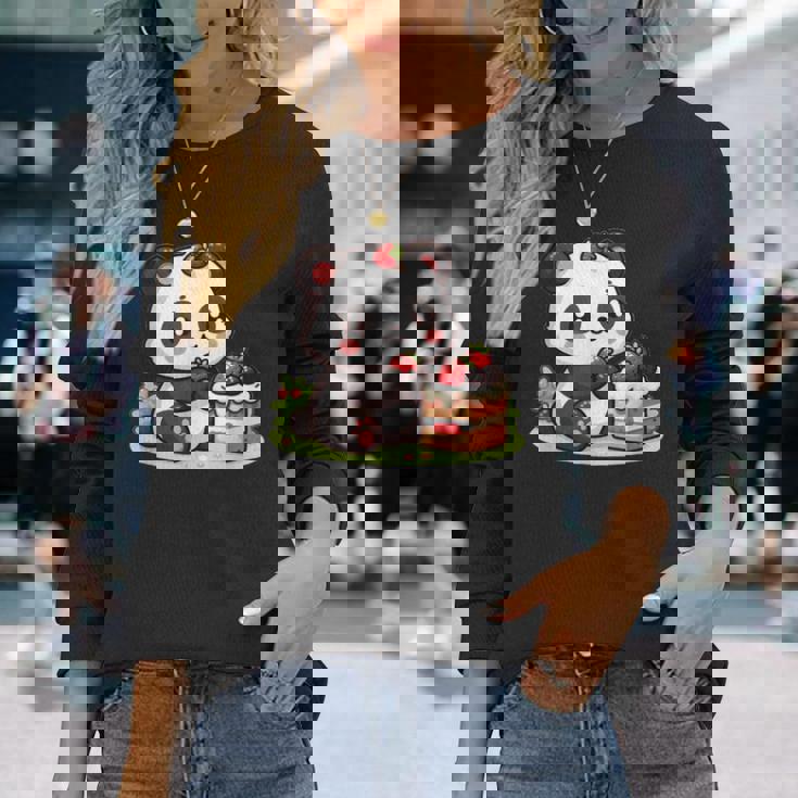 パンダを食べるストロベリーケーキ 長袖Tシャツ 彼女への贈り物