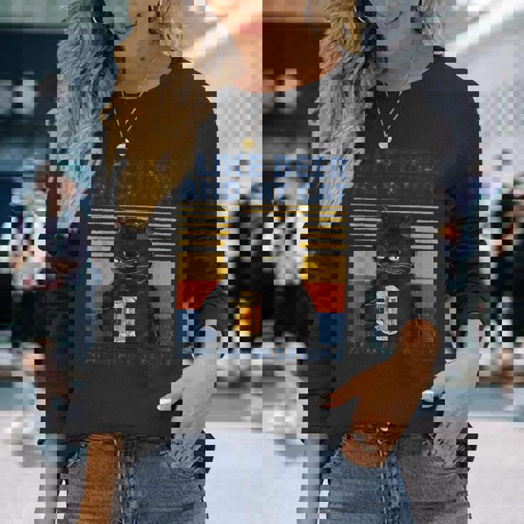 ビール好きで猫が手にビールを飲んでビール友達を応援 長袖Tシャツ 彼女への贈り物