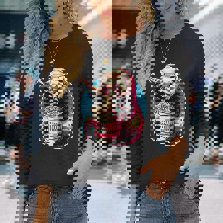 フェレットの飼い主かわいいカワイイアニメフェレットがラーメン丼シャツを食べる 長袖Tシャツ 彼女への贈り物