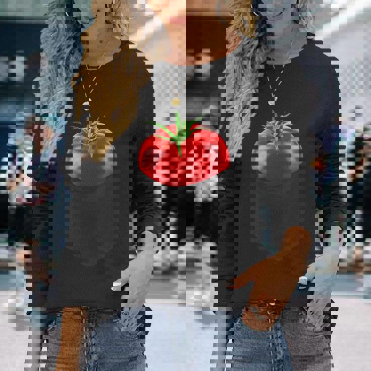 ポケットに入ったトマト、胸に面白いトマト。 長袖Tシャツ 彼女への贈り物