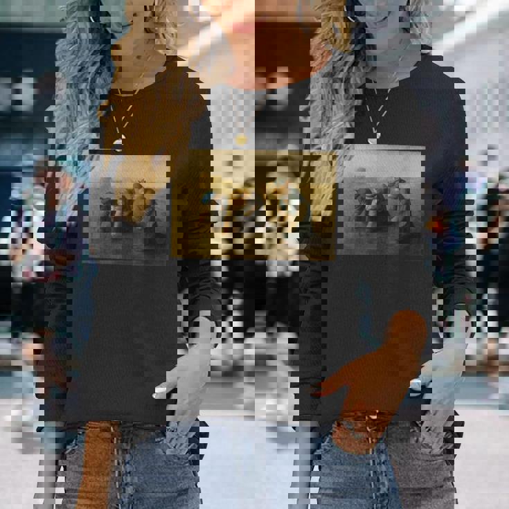 ミレー風アート猫の田植え 農作業をする三匹の猫たち 長袖Tシャツ 彼女への贈り物