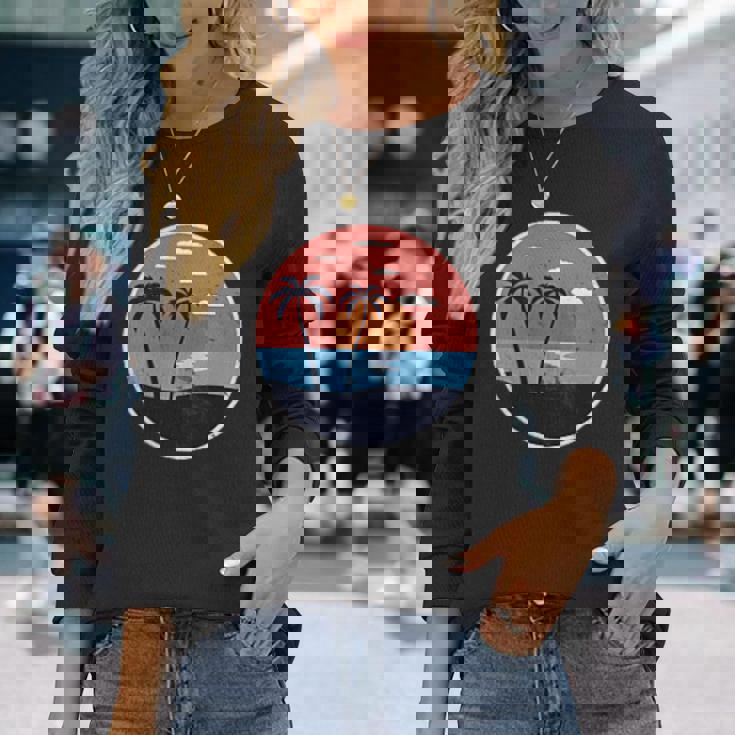 夏のビーチパームグラフィックポケットパッチバッジアイコンミニマリスト。 長袖Tシャツ 彼女への贈り物