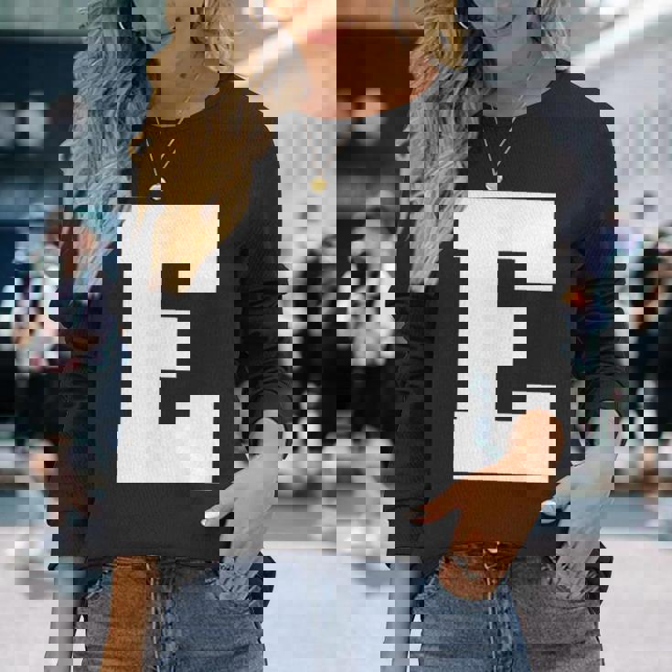 大文字 E アルファベット モノグラム イニシャル 長袖Tシャツ 彼女への贈り物