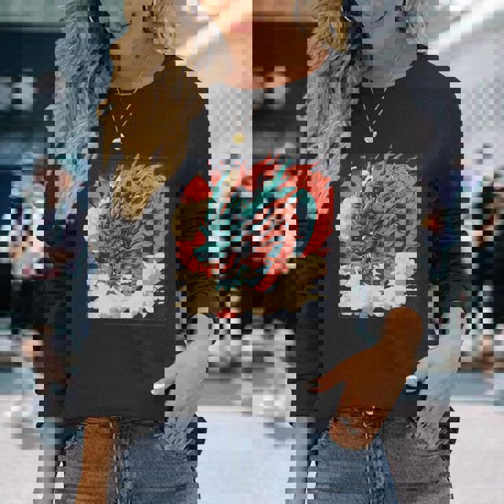 大胆でクールな外観の素晴らしい日本のドラゴン。 長袖Tシャツ 彼女への贈り物